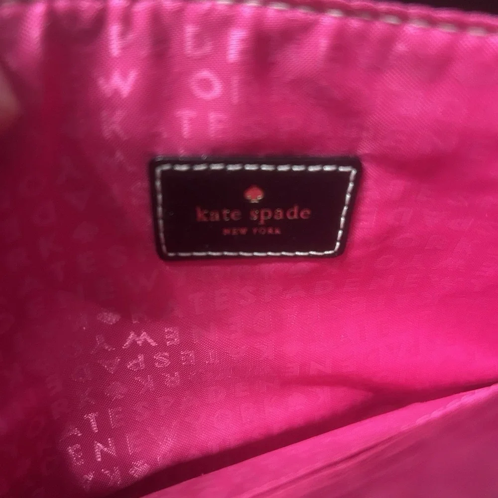 KATE‎ SPADE Pebbled Leather Wristlet Clutch Black Zip Close Pink Liner Cow